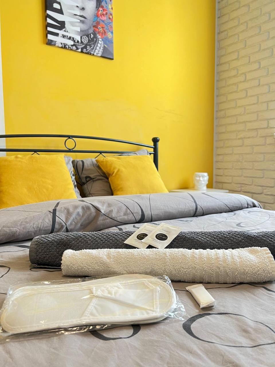 Moonlight Hostel Lviv Extérieur photo